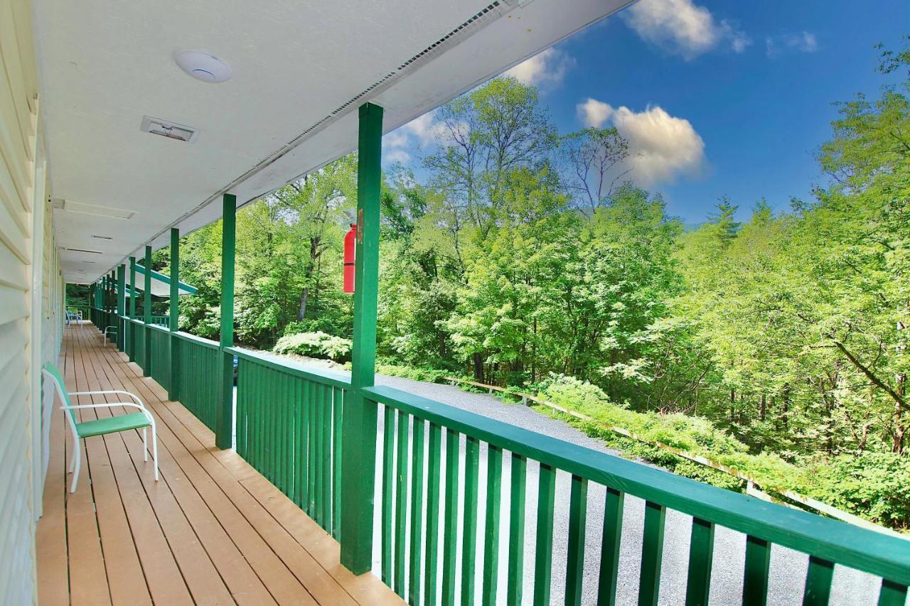Westbrook Inn Lake George Exterior photo